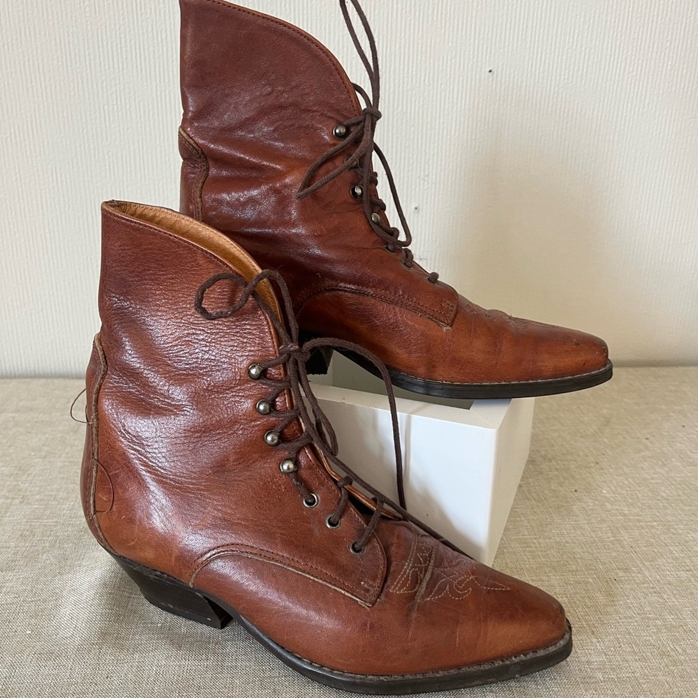 Brown Leather Western Miltitary Ankle Lace Up Boot, Stiched Detail // US Size 7